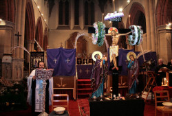 Loukia 
Holy Thursday 
72 
2013-05-05 16:21:24