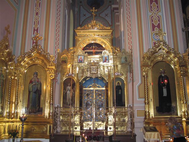boczny ikonostas w cerkwii p.w. św.  Marii Magdaleny w Warszawie