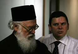 alik 
Abp Anastasios & Jorgo Papadhopuli 
2006-04-21 10:40:26