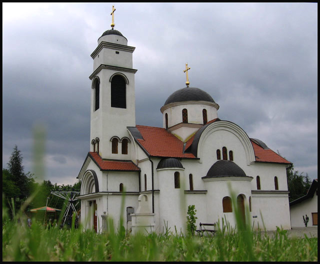 Црква Свете Тројице у Лединцима
