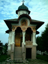 cristina 
Church in Cernica monastery graveyard 
2006-08-23 22:12:47