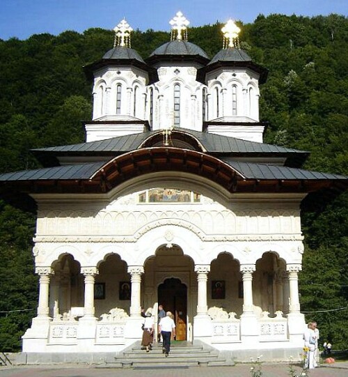 Biserica noua a manastirii Lainici (piatra de temelie pusa in anul 1990)