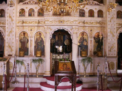 labyrinth 
Holy adoration of Saint Nektarios in Sykea - South Lakonia - Greece 
2006-09-20 22:50:27