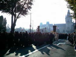 cristina 
Today's procession with St. Parascheva's and St Nectarios's relics in Iasi 
2006-10-13 20:37:48