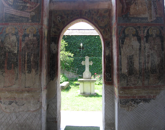 Iesirea din biserica manastirii Moldovita