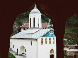 AleksaSrbin 
манастир св.Тројица 
2006-12-03 18:13:19