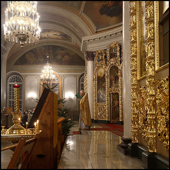 Christmas service. Рождественская служба.