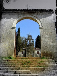 Shorenochka 
Црква Светог Ђорђа у Подгорици   Sacred George's church in Podgorica 
2007-04-03 14:05:07