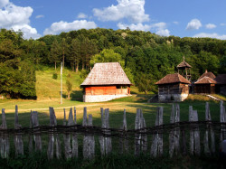 dragoj03 
Црква у Тршићу 
2007-07-14 06:49:24