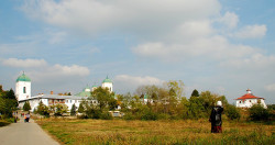 Oana 
Monastery Cernica in autumn 
2007-11-01 23:12:55