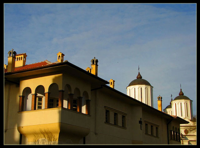 Zgrada Niške Episkopije i hram Svete Trojice.