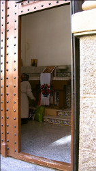 miha 
Entrance of Romanian Orthodox Parish in Madrid, Spain 
2008-01-15 15:07:47