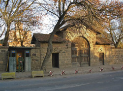 jovana 
Monastery gate/Манастирска капија 
2008-02-19 17:46:04