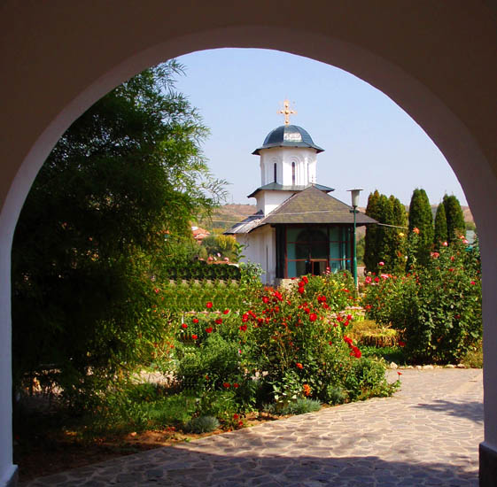 Biserica "Nasterea Maicii Domnului" a Schitului Ostrov, Calimanesti - Valcea