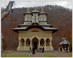 Florina 
Sfanta Manastire Lainici | Peisaj de toamna 
2009-01-04 19:51:21