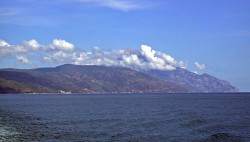 thiv_col_Athos 
Το Άγιο Όρος από ΒΔ. - Mt. Athos from NW. 
2009-01-05 12:33:06