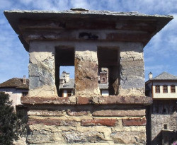 thiv_col_Athos 
Καπνοδόχοι στη Μ. Σταυρονικήτα-Chimneys at Stavroniketa H. Monastery 
2009-03-03 11:03:37