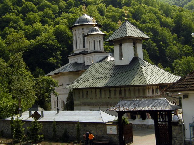 Manastirea Lainici - vedere generala