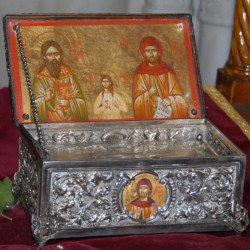 iliana 
Relics of Saints Raphael, Irene & Nicholas of Lesvos 
2009-06-08 20:25:26