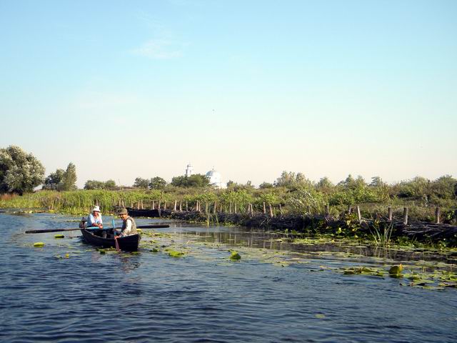 Oamenii, Biserica si Delta