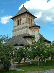 nicos_valahul 
Biserica Mănăstirii Strehaia - Judeţul Mehedinţi - Vedere din sud-vest. 
2009-09-28 20:04:19