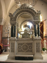 laurentiustan 
Racla sfintelor moaste ale Sf. Ap. Andrei - The Holy Relicves of St. Ap. Andrew - Patra, Grecia 
2009-11-30 12:44:35