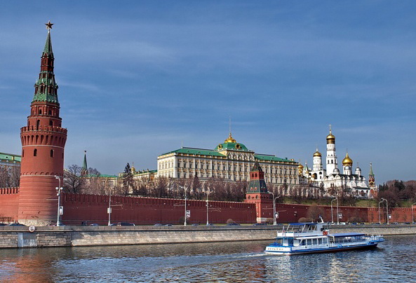 Кремлёвские купола. Москва .