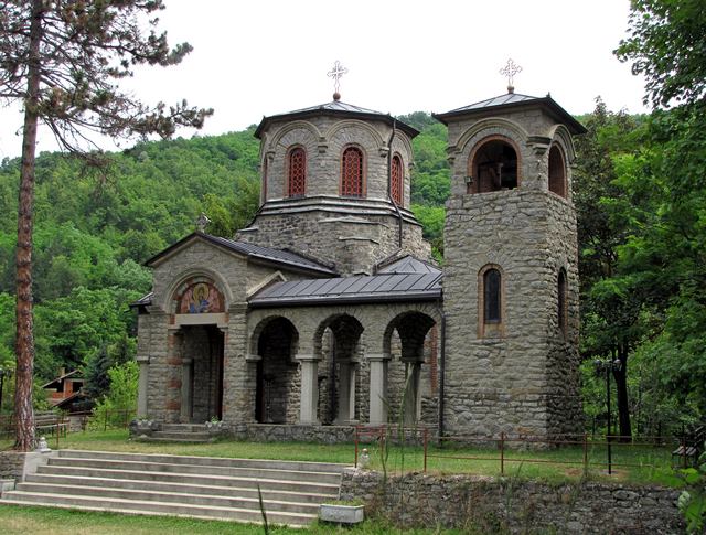Храм Светог Јована Крститеља, изнад Вучја