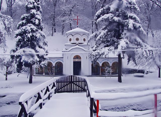 Česma SVETE PETKE, pored Manastira RAKOVICA