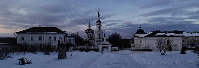 вечер на монастырском двору