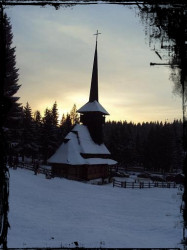 andreeaa 
Manastirea din Poiana Brasov/ Monastery of Poiana Brasov 
2010-03-08 22:25:53