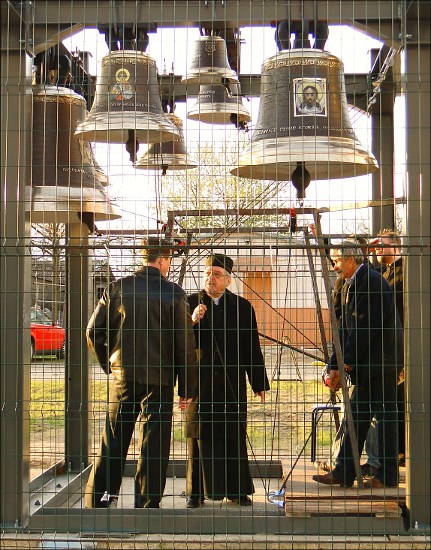 Obwieszczają, wychwalają, nawołują...