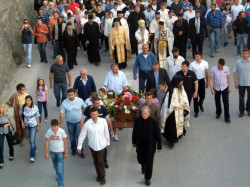 White Field 
Литија са моштима Светих Превлачких мученика 
2010-05-12 01:18:41