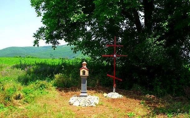 крайпътен параклис в Средна гора