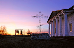 VladiN 
At the churchyard (На церковном дворе) 
2010-06-13 16:29:36