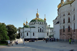 Borris 
Kievo-Pecherskaya Lavra. St. Antoniy & Feodosiy church.  
2010-07-17 05:12:45