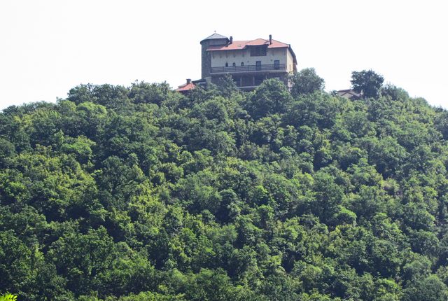 Manastir USPENJE, u Ovčarsko-kablarskoj klisuri