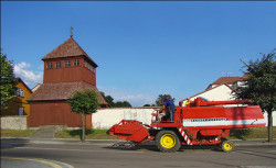 Arkadiusz* 
Widok na drewnianą dzwonnicę z 1709 r. w Kleszczelach 
2010-08-12 16:11:48