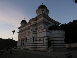 tudortaranu 
BISERICA MANASTIRII ACOPERAMANTUL MAICII DOMNULUI - FLORESTI CLUJ 
2010-09-22 10:42:40