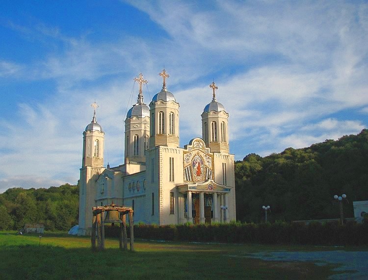 Amurg de vara la Manastirea Pestera Sfantul Apostol Andrei, Dobrogea.