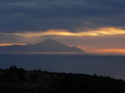 Demetrios 
Ο Άθωνας από μακριά... / The Holy Mountain from far away... 
2011-02-12 21:50:57