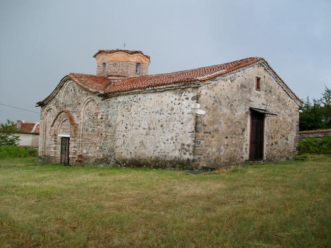 храм "Св. Димитър" от ХІІ в., с. Паталеница