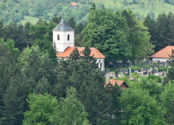 Tomislav 
Sirogojno - Crkva Svetih apostola Petra i Pavla 2 
2011-07-15 11:26:15