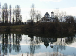 Pavlina 
The temple and the lake 
2011-12-06 21:39:26