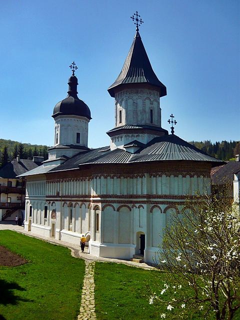 Sfanta Manastire Secu