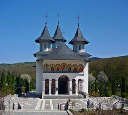 Florina 
Sfanta Manastire Sihastria primavara 
2012-06-04 17:21:03