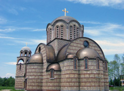 Nesko 
Храм Св.Три Јерарха,Пожега изграђен 2006.год.епархија Жичка 
2012-06-27 10:38:27