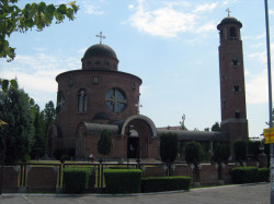 Nesko 
Храм Св.Василија Острошког,Бежанијска коса - Нови Београд 
2012-07-13 11:24:58