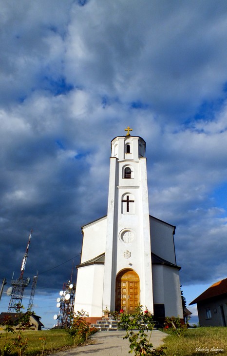 Manastir Duga njiva kod Modrice,Republika Srpska (stara crkva )