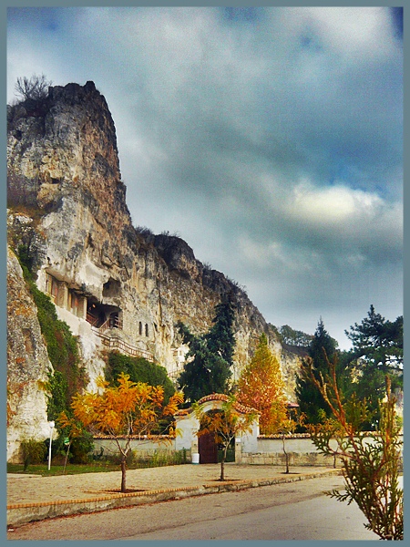 Pestera Sfantului Cuvios Dimitrie cel Nou